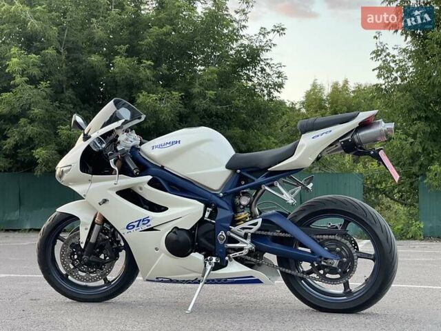 Белый Триумф Daytona 675, объемом двигателя 0.7 л и пробегом 25 тыс. км за 6400 $, фото 4 на Automoto.ua