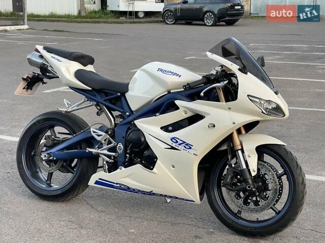 Белый Триумф Daytona 675, объемом двигателя 0.7 л и пробегом 25 тыс. км за 6400 $, фото 14 на Automoto.ua