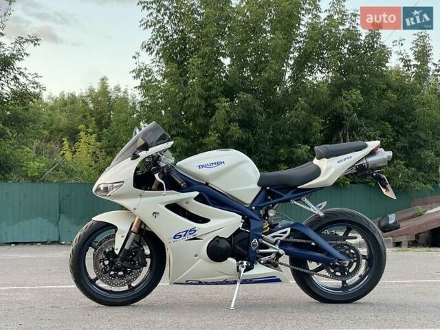 Белый Триумф Daytona 675, объемом двигателя 0.7 л и пробегом 25 тыс. км за 6400 $, фото 10 на Automoto.ua