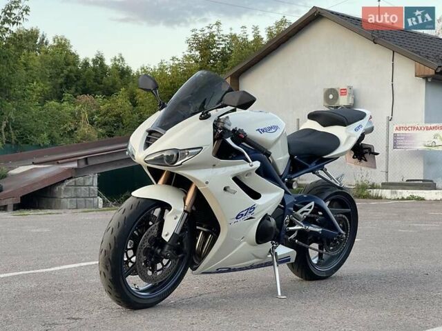 Белый Триумф Daytona 675, объемом двигателя 0.7 л и пробегом 25 тыс. км за 6400 $, фото 11 на Automoto.ua