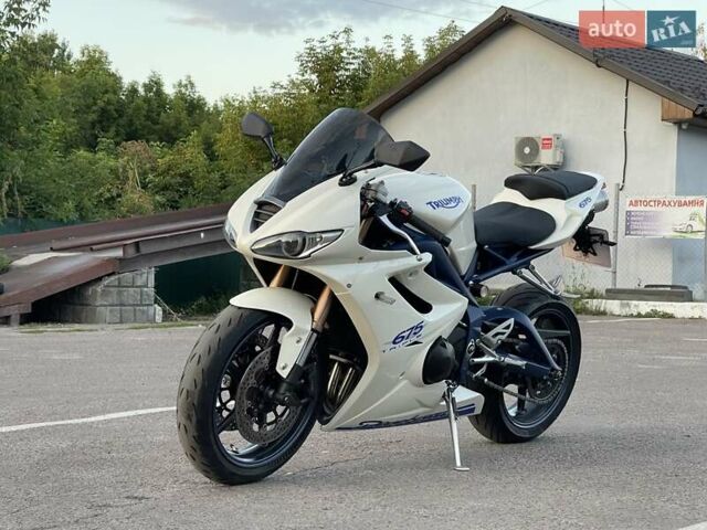 Белый Триумф Daytona 675, объемом двигателя 0.7 л и пробегом 25 тыс. км за 6400 $, фото 12 на Automoto.ua