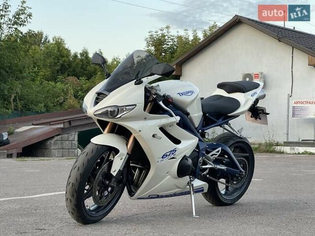 Белый Триумф Daytona 675, объемом двигателя 0.7 л и пробегом 25 тыс. км за 6400 $, фото 5 на Automoto.ua