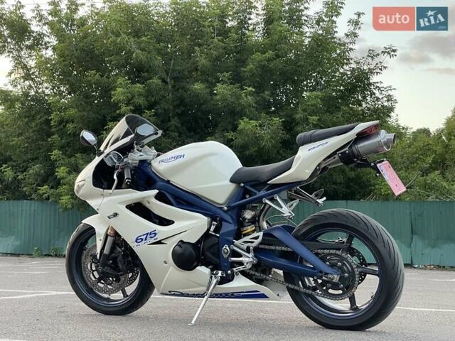 Белый Триумф Daytona 675, объемом двигателя 0.7 л и пробегом 25 тыс. км за 6400 $, фото 9 на Automoto.ua