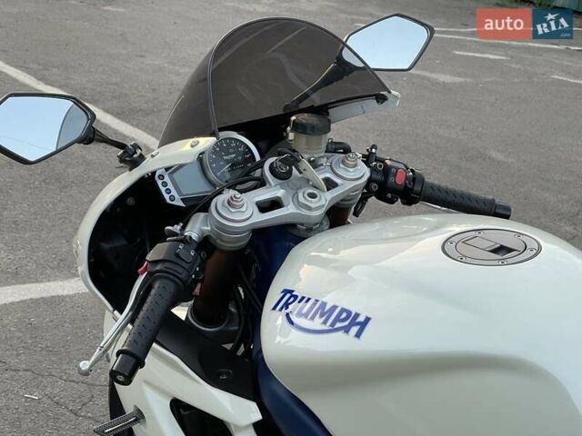 Белый Триумф Daytona 675, объемом двигателя 0.7 л и пробегом 25 тыс. км за 6400 $, фото 8 на Automoto.ua