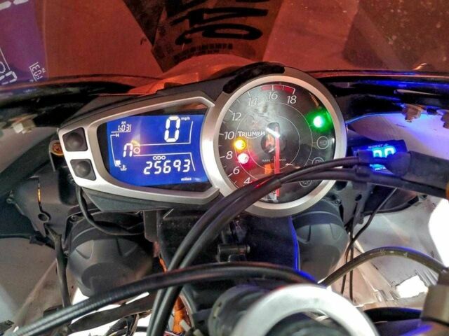 Триумф Daytona 675, объемом двигателя 0.68 л и пробегом 0 тыс. км за 1000 $, фото 6 на Automoto.ua