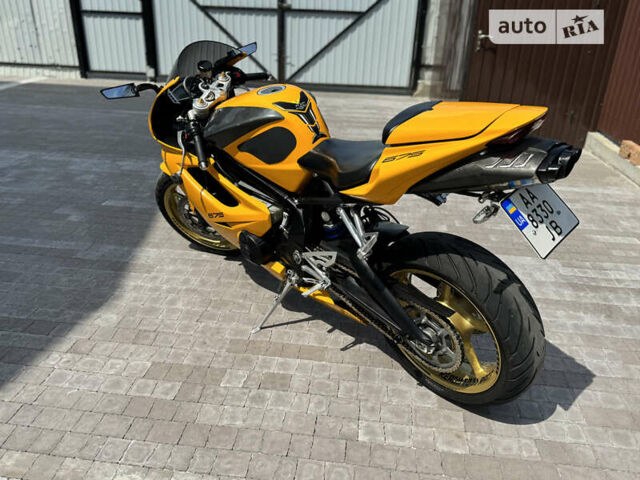 Жовтий Тріумф Daytona 675, об'ємом двигуна 0.68 л та пробігом 30 тис. км за 6500 $, фото 5 на Automoto.ua