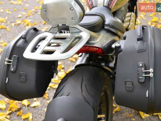 Сірий Тріумф Rocket 3, об'ємом двигуна 2.46 л та пробігом 2 тис. км за 31000 $, фото 17 на Automoto.ua