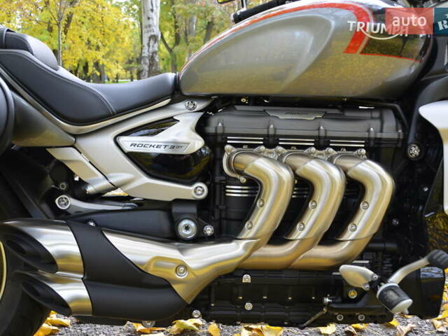 Сірий Тріумф Rocket 3, об'ємом двигуна 2.46 л та пробігом 2 тис. км за 31000 $, фото 1 на Automoto.ua