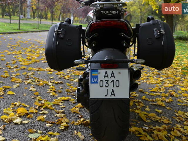 Сірий Тріумф Rocket 3, об'ємом двигуна 2.46 л та пробігом 2 тис. км за 31000 $, фото 16 на Automoto.ua