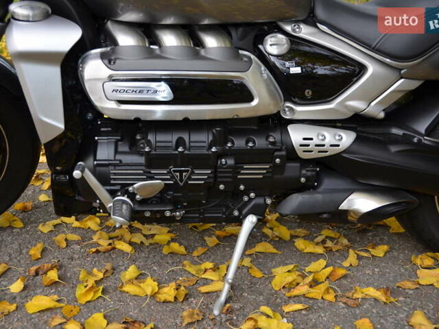 Сірий Тріумф Rocket 3, об'ємом двигуна 2.46 л та пробігом 2 тис. км за 31000 $, фото 3 на Automoto.ua