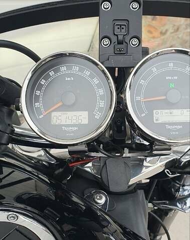 Черный Триумф Rocket III, объемом двигателя 2.29 л и пробегом 51 тыс. км за 13000 $, фото 19 на Automoto.ua