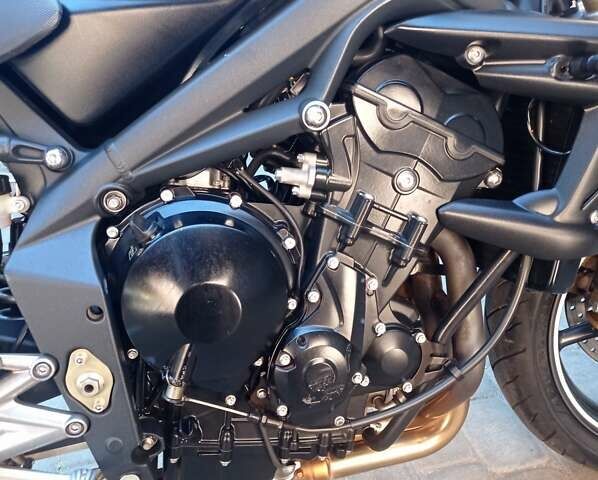 Черный Триумф Street Triple 675, объемом двигателя 0 л и пробегом 36 тыс. км за 2300 $, фото 1 на Automoto.ua