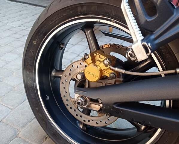 Черный Триумф Street Triple 675, объемом двигателя 0 л и пробегом 36 тыс. км за 2300 $, фото 3 на Automoto.ua