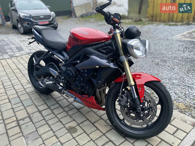 Красный Триумф Street Triple 675, объемом двигателя 0.7 л и пробегом 28 тыс. км за 7000 $, фото 2 на Automoto.ua