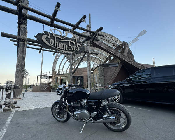 Черный Триумф Thruxton, объемом двигателя 1.2 л и пробегом 11 тыс. км за 9999 $, фото 2 на Automoto.ua