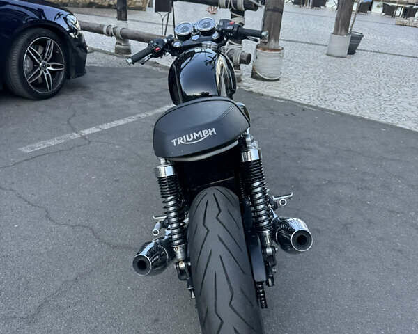 Черный Триумф Thruxton, объемом двигателя 1.2 л и пробегом 11 тыс. км за 9999 $, фото 4 на Automoto.ua