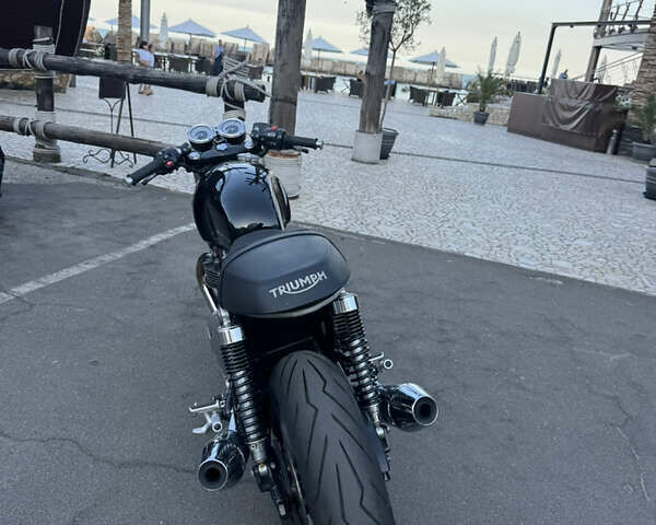 Черный Триумф Thruxton, объемом двигателя 1.2 л и пробегом 11 тыс. км за 9999 $, фото 3 на Automoto.ua