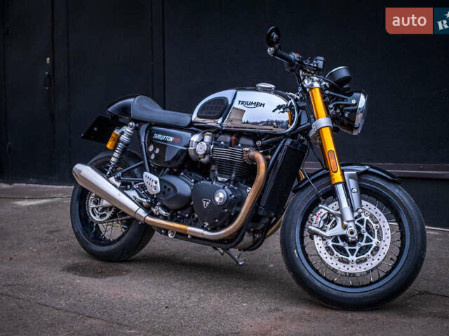 Черный Триумф Thruxton, объемом двигателя 1.2 л и пробегом 3 тыс. км за 19500 $, фото 1 на Automoto.ua