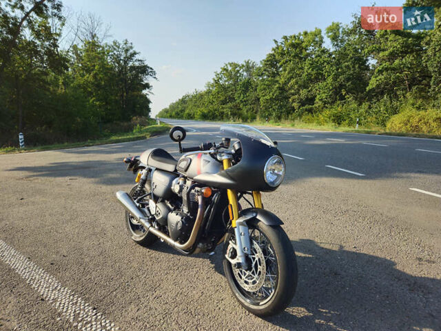 Тріумф Thruxton, об'ємом двигуна 0 л та пробігом 3 тис. км за 20000 $, фото 2 на Automoto.ua