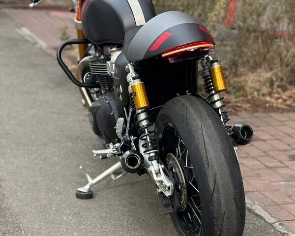 Серый Триумф Thruxton, объемом двигателя 0 л и пробегом 5 тыс. км за 16750 $, фото 2 на Automoto.ua