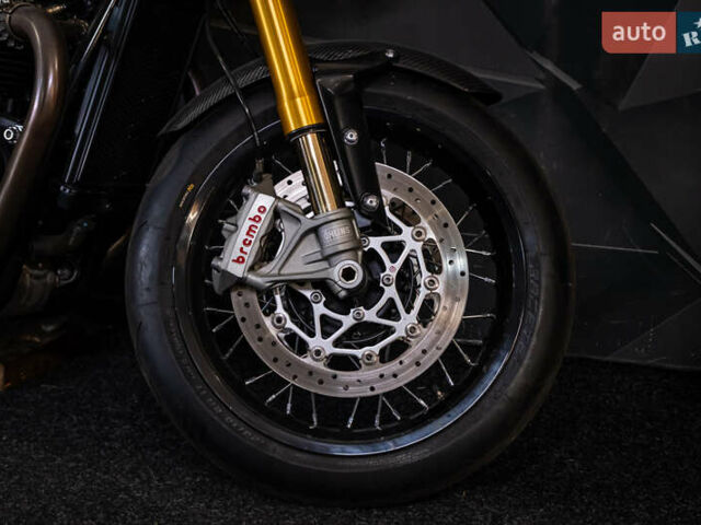 Серый Триумф Thruxton, объемом двигателя 1.2 л и пробегом 7 тыс. км за 19300 $, фото 8 на Automoto.ua