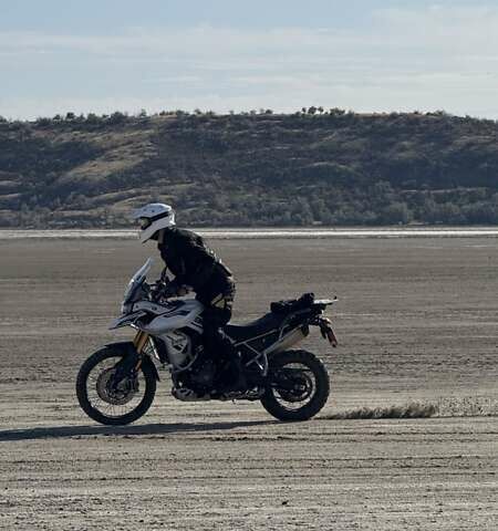 Чорний Тріумф Tiger 900, об'ємом двигуна 0.89 л та пробігом 8 тис. км за 13300 $, фото 2 на Automoto.ua