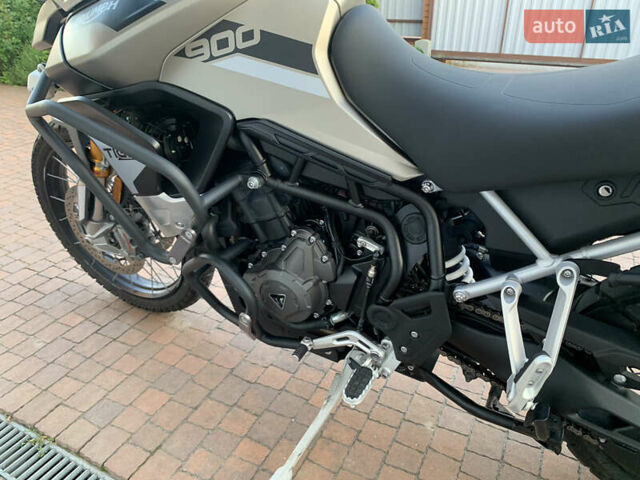 Серый Триумф Tiger 900, объемом двигателя 0.89 л и пробегом 4 тыс. км за 16500 $, фото 3 на Automoto.ua