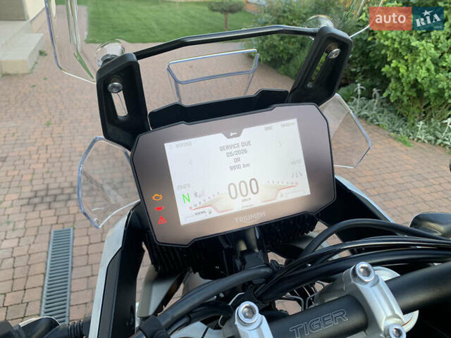 Серый Триумф Tiger 900, объемом двигателя 0.89 л и пробегом 4 тыс. км за 16500 $, фото 7 на Automoto.ua