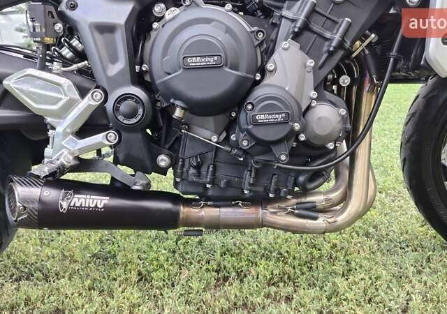 Білий Тріумф Trident, об'ємом двигуна 0.66 л та пробігом 17 тис. км за 9500 $, фото 2 на Automoto.ua