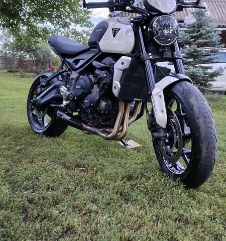 Білий Тріумф Trident, об'ємом двигуна 0.66 л та пробігом 17 тис. км за 9500 $, фото 8 на Automoto.ua