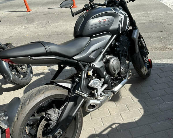Черный Триумф Trident, объемом двигателя 0.65 л и пробегом 6 тыс. км за 8900 $, фото 7 на Automoto.ua