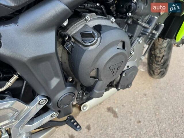 Тріумф Trident 2023 у Києві на Automoto.ua Чорний Тріумф Trident, об'ємом двигуна 0.66 л та пробігом 4 тис. км за 12500 $, фото 4 на Automoto.ua