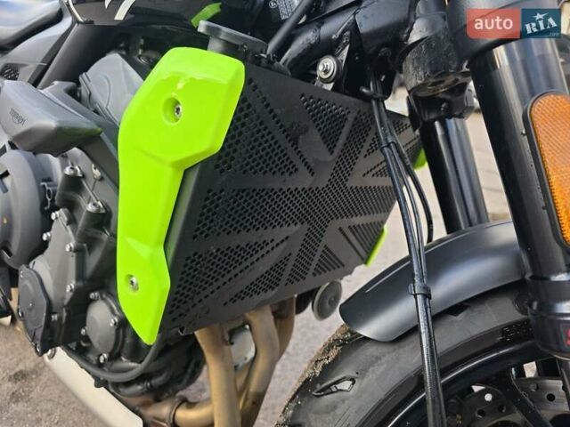 Тріумф Trident 2023 у Києві на Automoto.ua Чорний Тріумф Trident, об'ємом двигуна 0.66 л та пробігом 4 тис. км за 12500 $, фото 2 на Automoto.ua