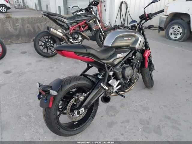 Триумф Trident, объемом двигателя 0.66 л и пробегом 0 тыс. км за 2700 $, фото 3 на Automoto.ua