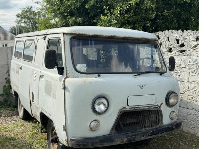 Белый УАЗ 2206, объемом двигателя 2.4 л и пробегом 300 тыс. км за 999 $, фото 1 на Automoto.ua