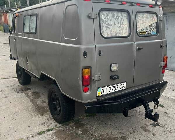 Серый УАЗ 2206, объемом двигателя 2.4 л и пробегом 30 тыс. км за 4200 $, фото 1 на Automoto.ua