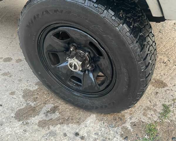 Серый УАЗ 2206, объемом двигателя 2.4 л и пробегом 30 тыс. км за 4200 $, фото 8 на Automoto.ua