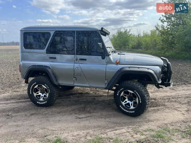 Серый УАЗ 31519, объемом двигателя 2.66 л и пробегом 88 тыс. км за 9000 $, фото 3 на Automoto.ua