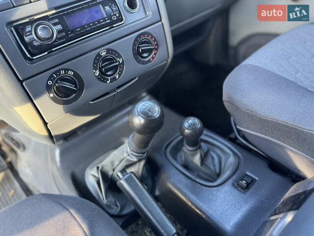 Сірий УАЗ 3163, об'ємом двигуна 2.7 л та пробігом 75 тис. км за 6299 $, фото 23 на Automoto.ua