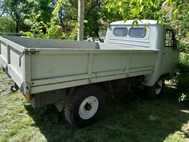 Серый УАЗ 3303, объемом двигателя 2.4 л и пробегом 25 тыс. км за 3200 $, фото 2 на Automoto.ua