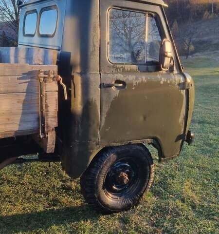 Зеленый УАЗ 3303, объемом двигателя 2.4 л и пробегом 77 тыс. км за 1899 $, фото 2 на Automoto.ua