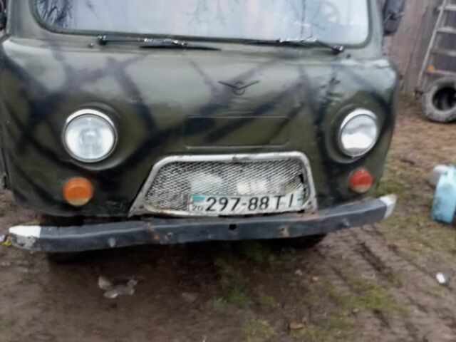 Зеленый УАЗ 3303, объемом двигателя 2.4 л и пробегом 50 тыс. км за 1600 $, фото 1 на Automoto.ua