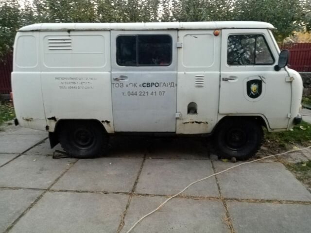 Белый УАЗ 3741, объемом двигателя 2.5 л и пробегом 82 тыс. км за 1836 $, фото 3 на Automoto.ua