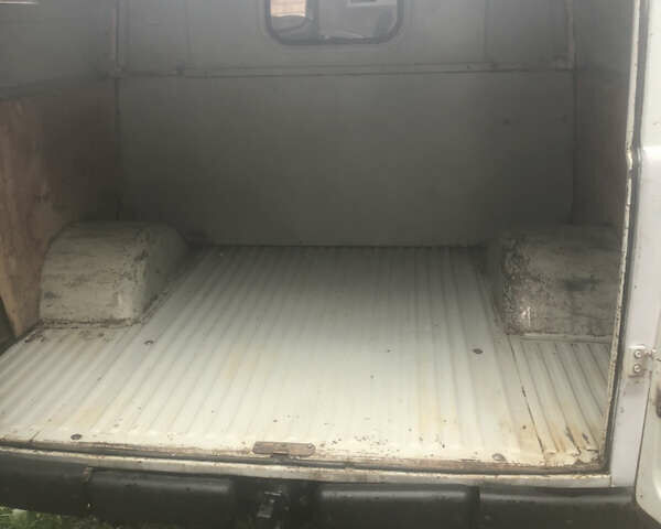 Белый УАЗ 3741, объемом двигателя 2.4 л и пробегом 100 тыс. км за 3000 $, фото 3 на Automoto.ua