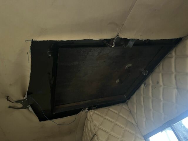 Черный УАЗ 3741, объемом двигателя 2.4 л и пробегом 80 тыс. км за 2377 $, фото 7 на Automoto.ua