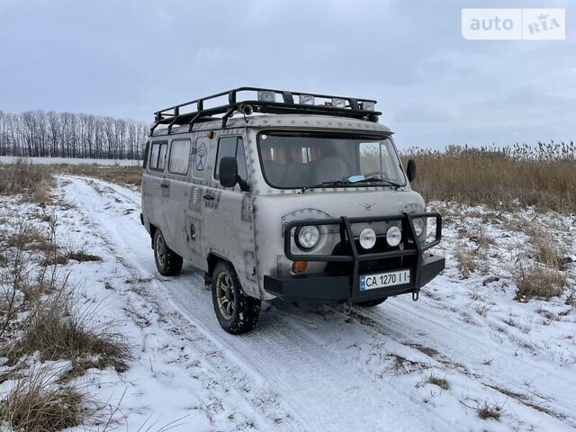 Серый УАЗ 3741, объемом двигателя 2.4 л и пробегом 90 тыс. км за 8900 $, фото 2 на Automoto.ua