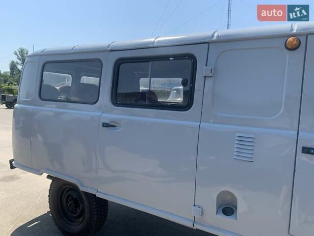 Білий УАЗ 452 пас, об'ємом двигуна 2.5 л та пробігом 88 тис. км за 2500 $, фото 1 на Automoto.ua