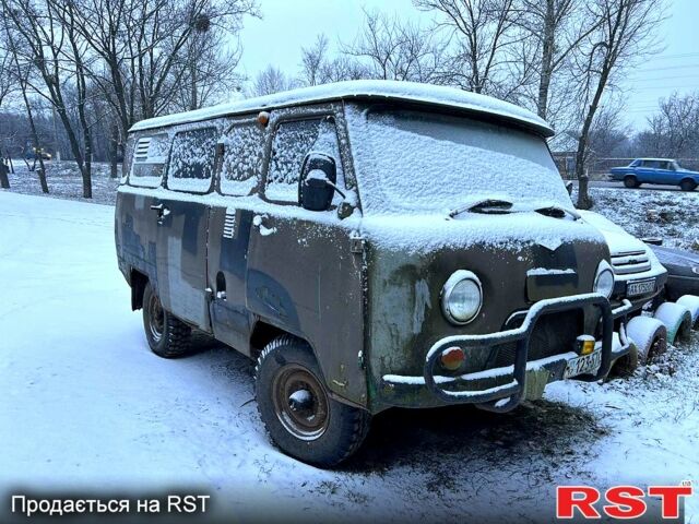 Зеленый УАЗ 452, объемом двигателя 2.4 л и пробегом 100 тыс. км за 1300 $, фото 2 на Automoto.ua