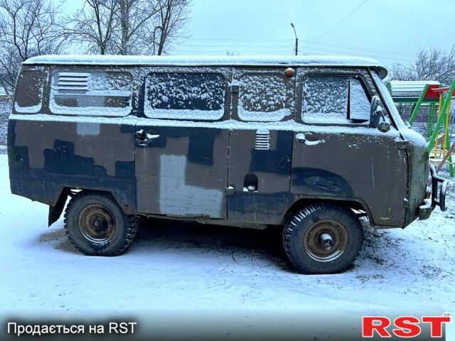 Зеленый УАЗ 452, объемом двигателя 2.4 л и пробегом 100 тыс. км за 1300 $, фото 1 на Automoto.ua