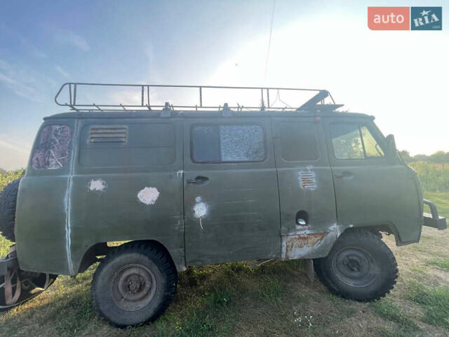 Зеленый УАЗ 452, объемом двигателя 2.45 л и пробегом 200 тыс. км за 1818 $, фото 2 на Automoto.ua